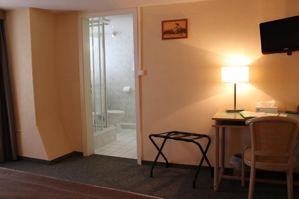 Auberge Des Trois Chateaux Eguisheim Bagian luar foto