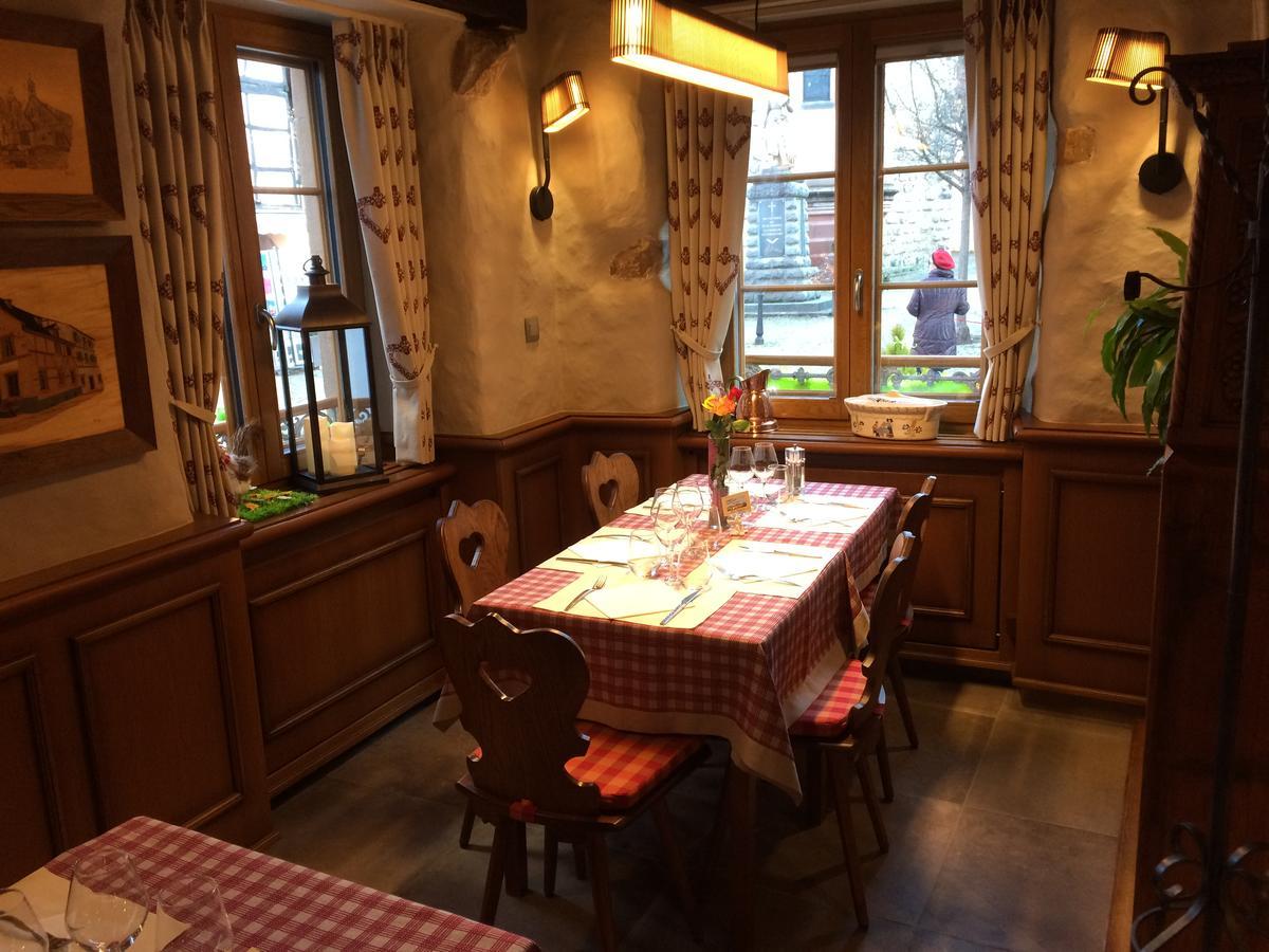 Auberge Des Trois Chateaux Eguisheim Bagian luar foto