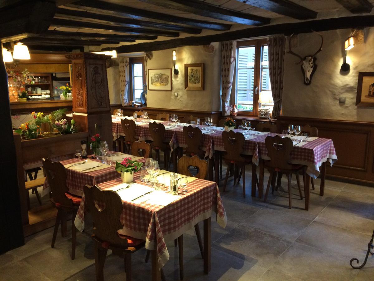 Auberge Des Trois Chateaux Eguisheim Bagian luar foto