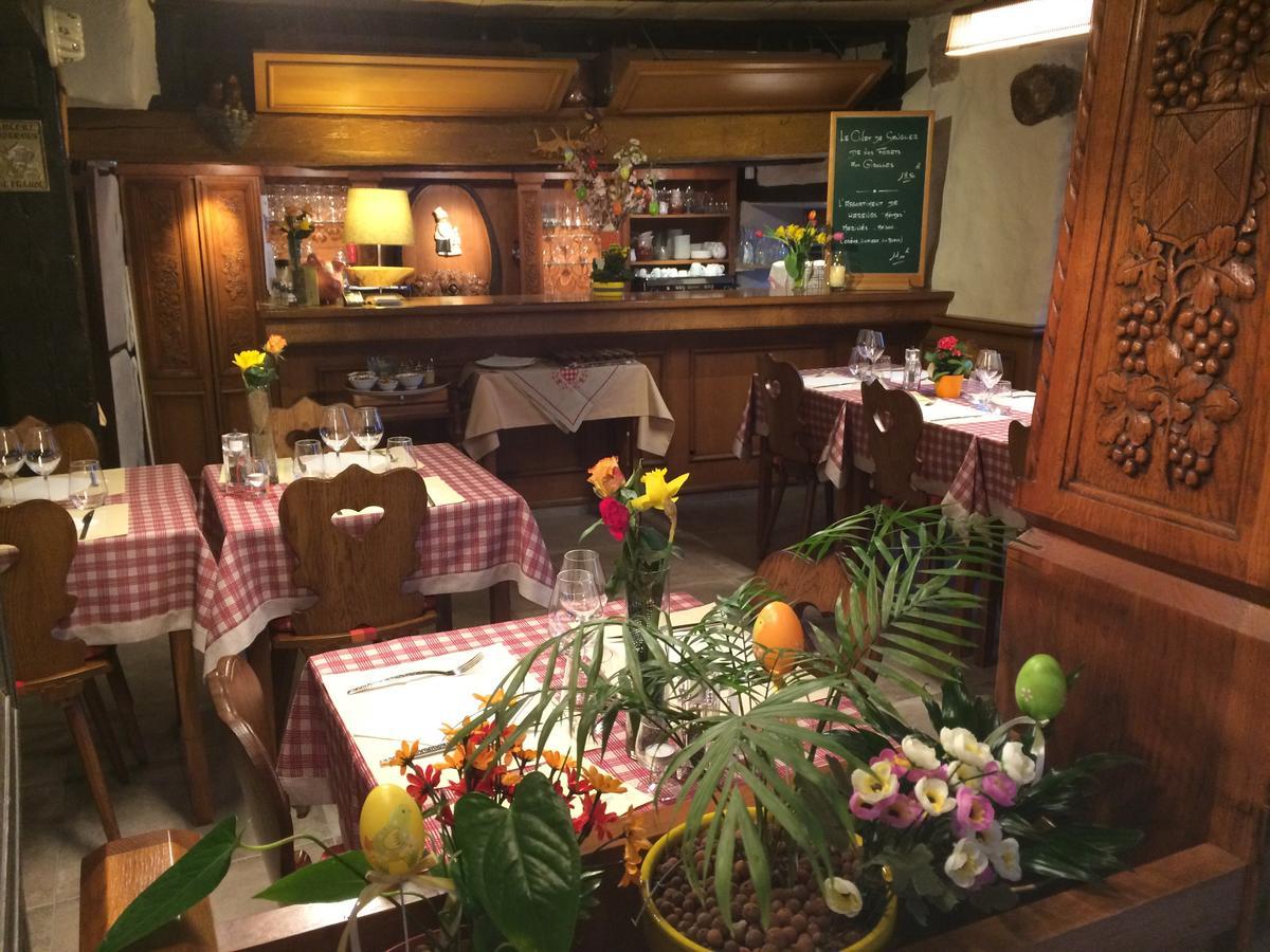 Auberge Des Trois Chateaux Eguisheim Bagian luar foto