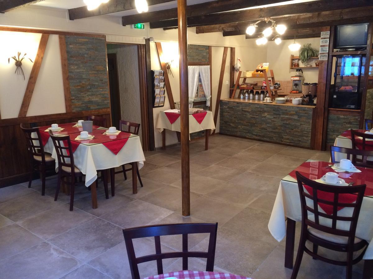 Auberge Des Trois Chateaux Eguisheim Bagian luar foto