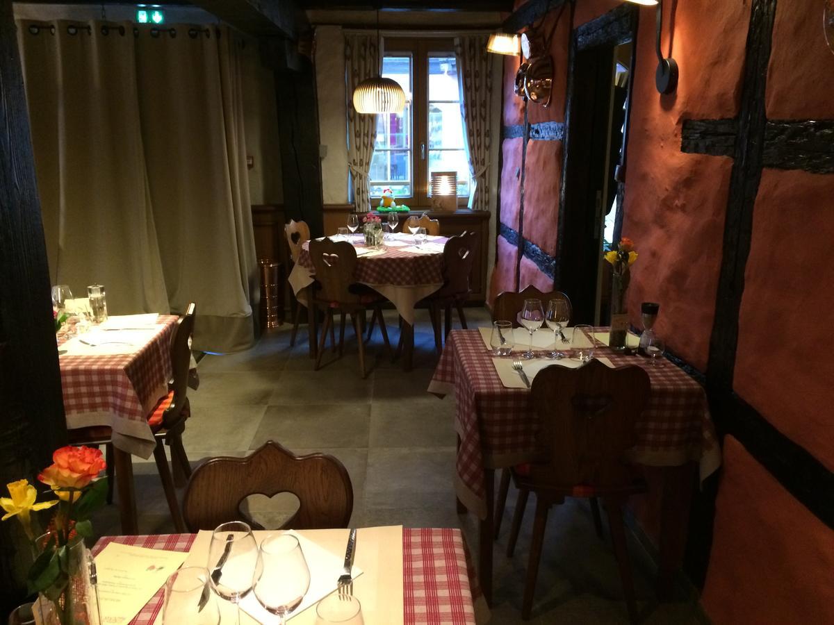 Auberge Des Trois Chateaux Eguisheim Bagian luar foto