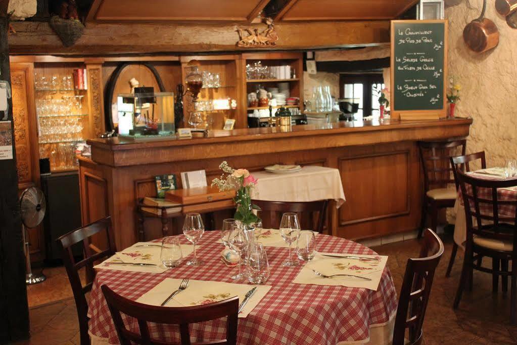 Auberge Des Trois Chateaux Eguisheim Bagian luar foto