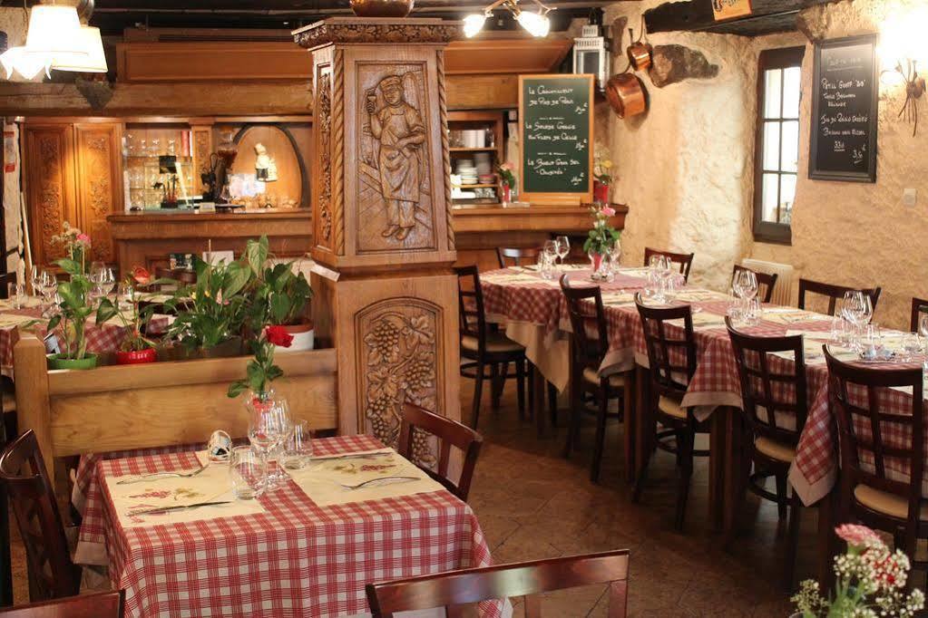 Auberge Des Trois Chateaux Eguisheim Bagian luar foto