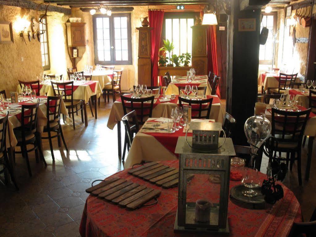 Auberge Des Trois Chateaux Eguisheim Bagian luar foto